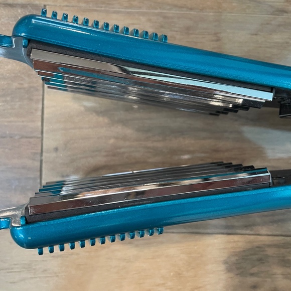 Excellent Condition Crimping Iron - Picture 4 of 10